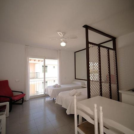 Estel Blanc Apartments - Adults Only Cala'N Blanes  Bagian luar foto