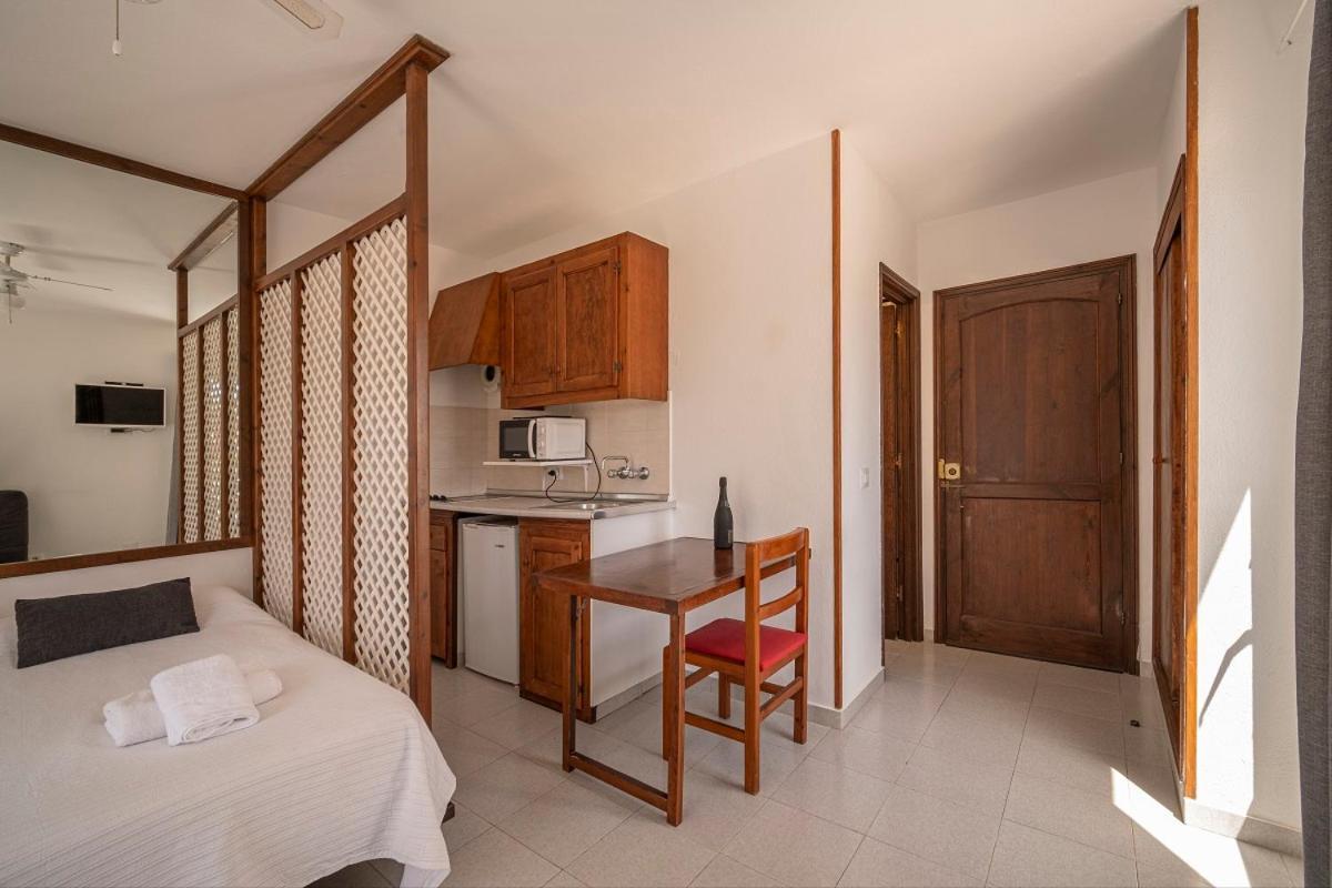 Estel Blanc Apartments - Adults Only Cala'N Blanes  Bagian luar foto