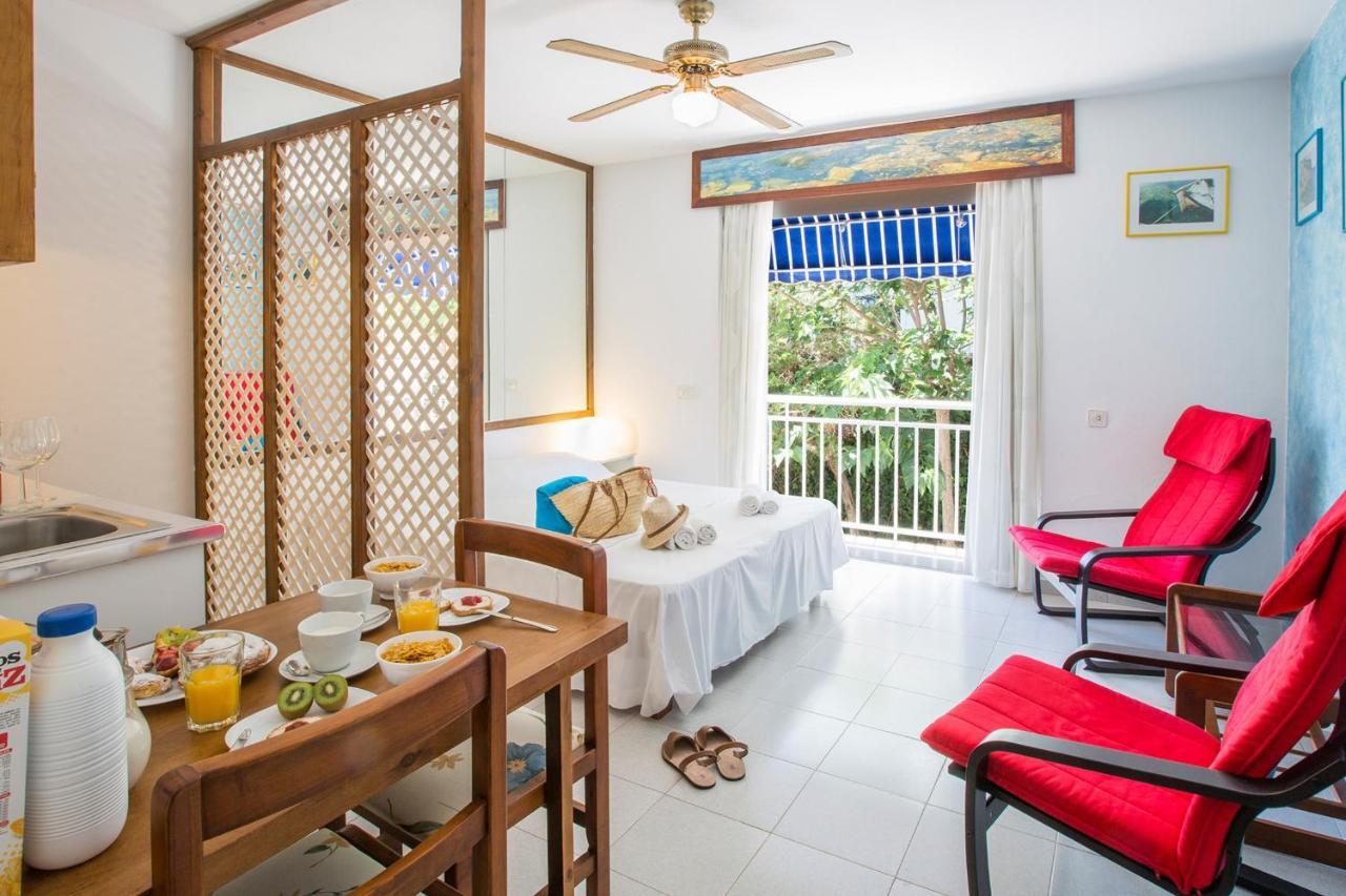 Estel Blanc Apartments - Adults Only Cala'N Blanes  Ruang foto