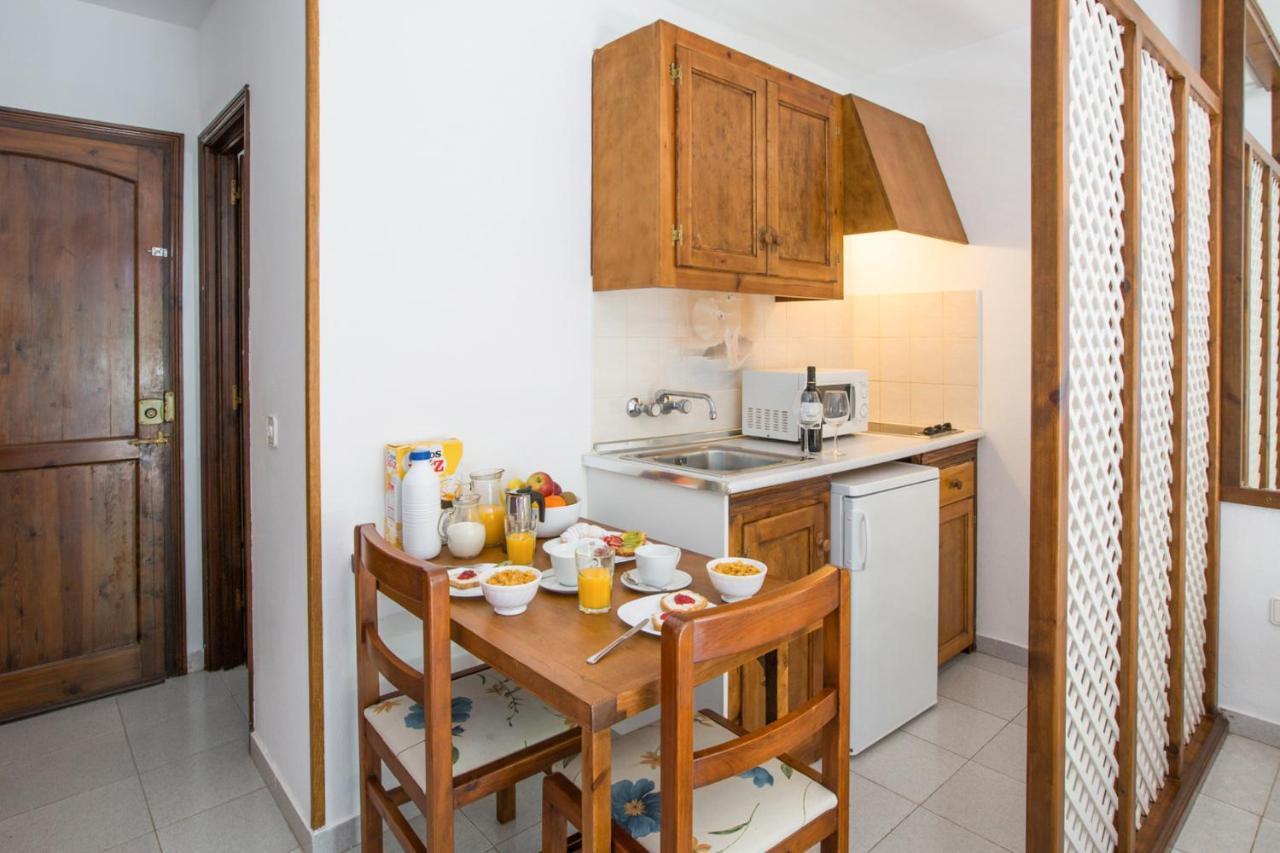 Estel Blanc Apartments - Adults Only Cala'N Blanes  Ruang foto