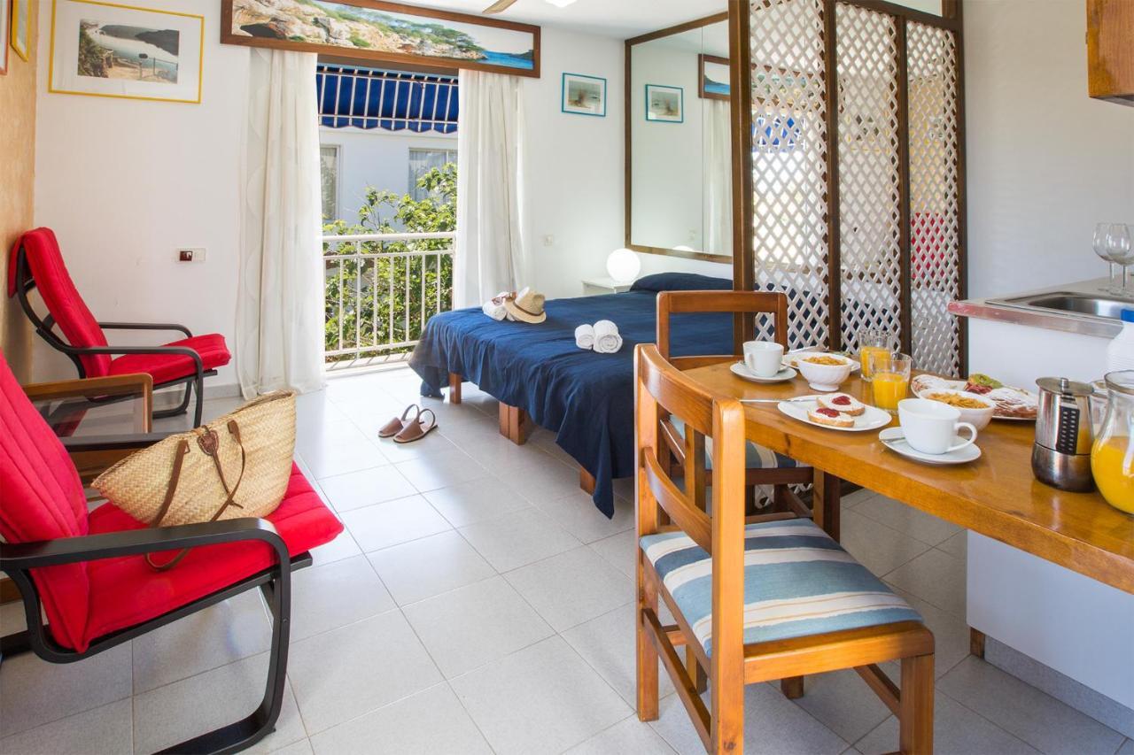 Estel Blanc Apartments - Adults Only Cala'N Blanes  Ruang foto